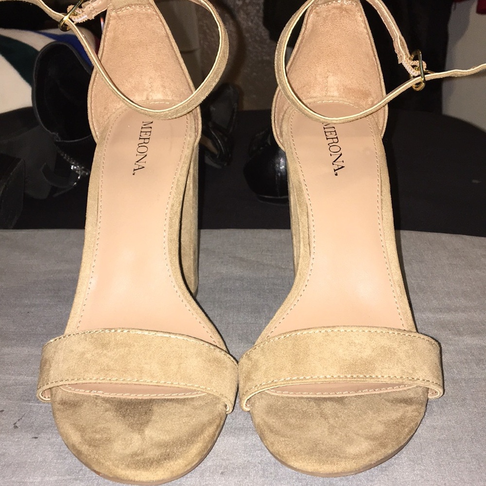 Tan one strap heeled sandals 👡 !